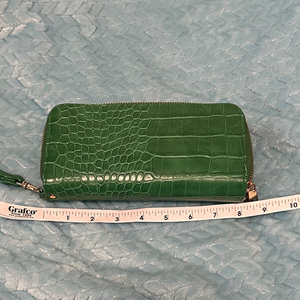 A New Day Green Croc Embossed Wallet Double Zip Accordion Gold Hardware Wristlet - Picture 4 of 15